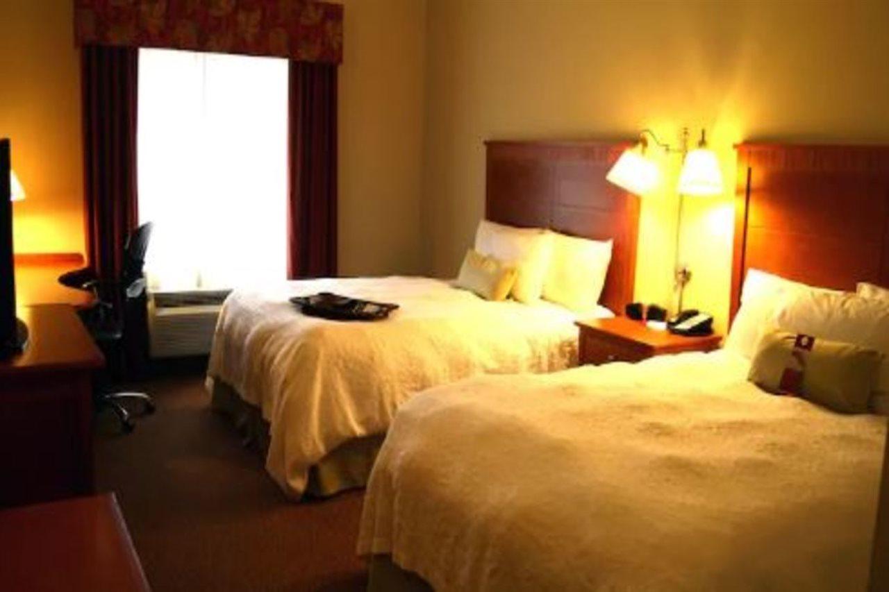 Hampton Inn Clinton Exterior foto